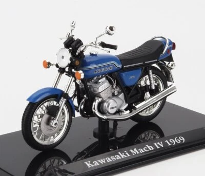MODELLINO MOTO STATICO KAWASAKI MACH IV 1969 BLU NERO MODELLISMO SCALA 1/24 - Immagine 1 di 4