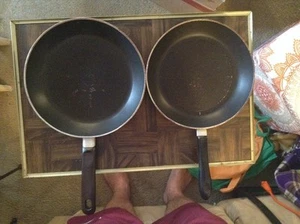 2 Frying pans - Picture 1 of 5