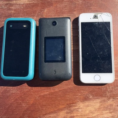 Lote de 3 teléfonos celulares abatibles y teléfonos Nokia sin probar como están Foto 1 de 3