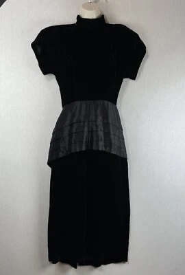 Vestido Vintage John Roberts Midi 6 Negro Terciopelo Cuello Mandarín Gótico Clásico Foto 1 de 4