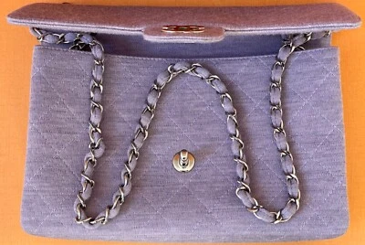 Bolso CHANEL Vintage Lavanda Lila Algodón Acolchado Solapa Única Mediano, Auténtico Foto 1 de 4