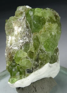 220 CARATS BIG CHUNK OF NATURAL PERIDOTE  CRYSTAL FROM PAKISTAN, (AU-1) - Picture 1 of 9