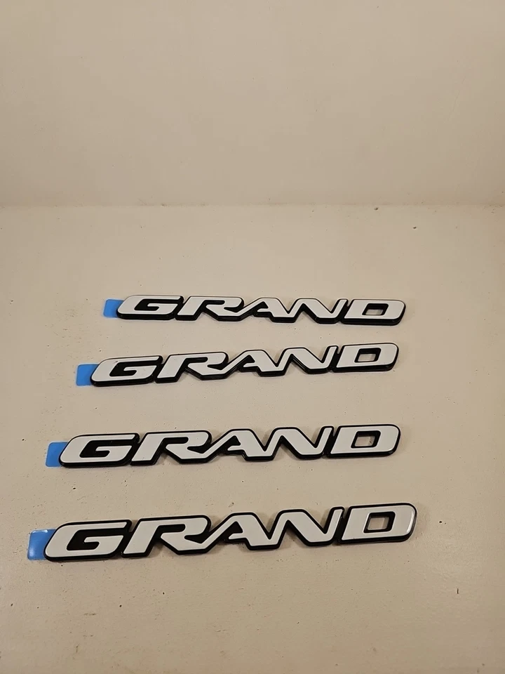 Nuevo Lote De 4 Pontiac GM OEM 97-01 Grand Prix Puerta Delantera-Emblema Insignia Placa De Identificación Foto 1 de 2
