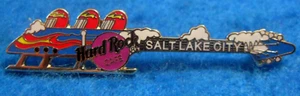 GUITARRA SALT LAKE CITY 3 HOMBRES AZUL CON LLAMAS BOB SLED TEAM PIN Hard Rock Café - Imagen 1 de 1