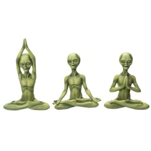 PT Green Aliens Doing Yoga Poses Set of 3 Aliens - Picture 1 of 2
