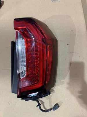 Conjunto de luz trasera LED GM derecha derecha GMC Yukon 2021-2024 85618754 Foto 1 de 4