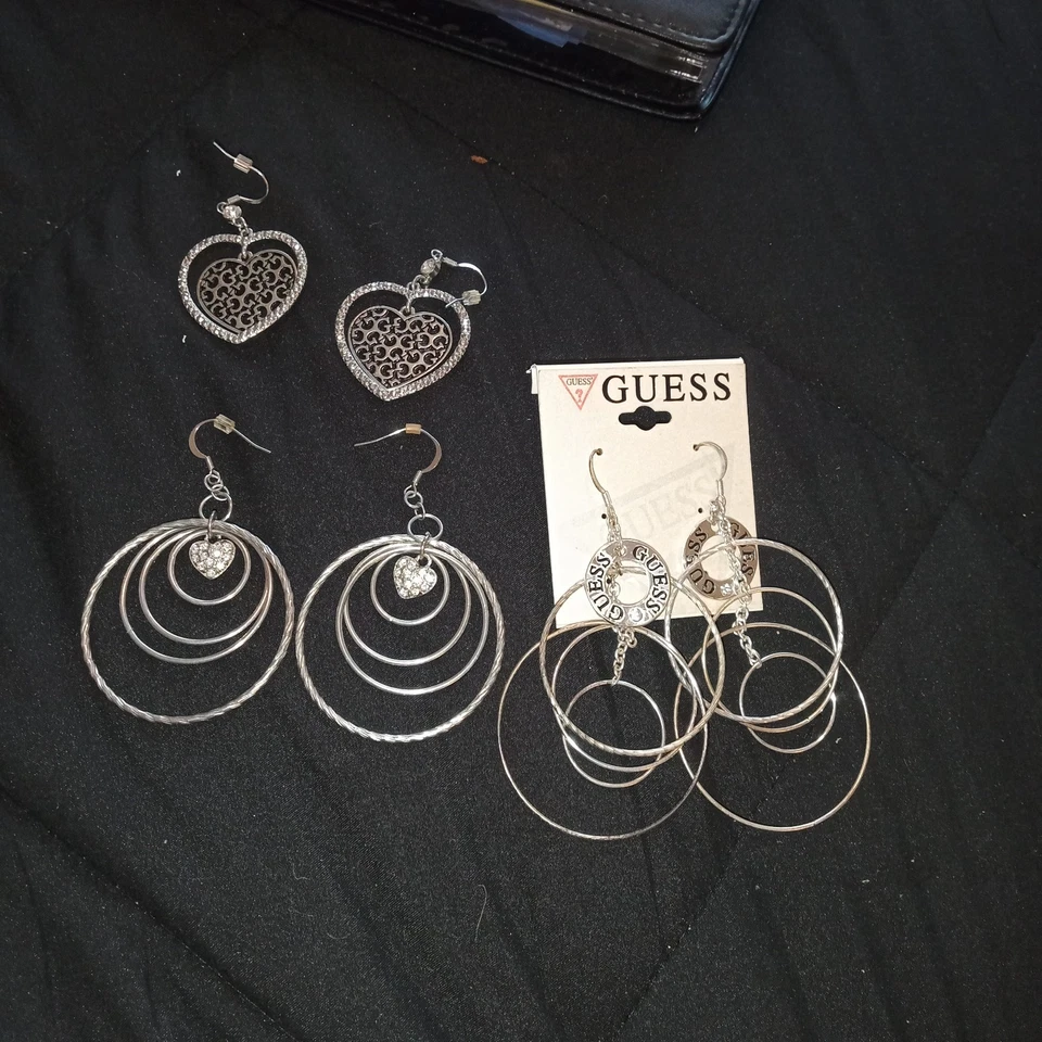 LOTE DE 3 PARES DE PENDIENTES COLGANTES ADIVINA TODOS NUEVOS EN TARJETAS AROS Y CORAZONES Foto 1 de 4