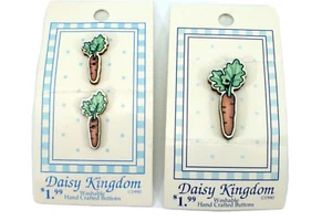 Daisy Kingdom BOTTONI CAROTA 2 carte 3 bottoni stile # 555S & 555L - Foto 1 di 6