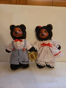 Menge 2 Robert Raikes Holzgesicht Valentinstag Teddybären 10" rote Herzen Neu mit Etikett - Bild 1 von 6