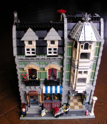 LEGO Creator Expert Modular Buildings Green Grocer 10185 In 2008 Used - Image 1 of 4