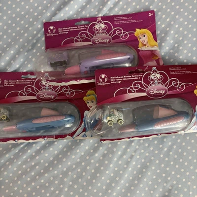 Disney Store мини инфракрасный пульт дистанционного управления автомобиля. Лот товаров Золушка и Спящая красавица - Изображение 1 из 2