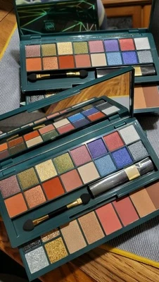 AVON 2  FMG Glimmer  Bejeweled Palette w/ 20 color eyeshadow Stocking Stuffer  - Image 1 of 4