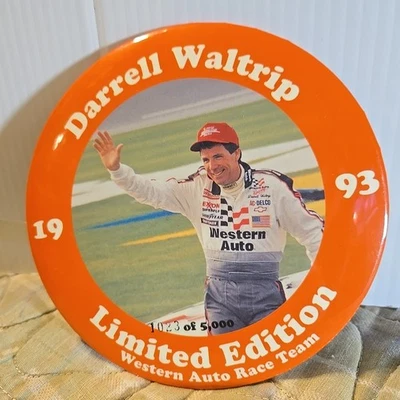 6" #17 DARRELL WALTRIP WESTERN  RACING BUTTON 1993 LE #1023/5,000 (NOT PERFECT) - Image 1 of 4