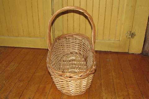 Vintage Large Wicker Woven Basket-Gathering Cotton Eggs Fruit #2245 Cover