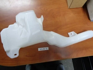 GM  23283669 Windshield Wiper Washer-Reservoir Bottle  SK5777 DS74 - Picture 1 of 9