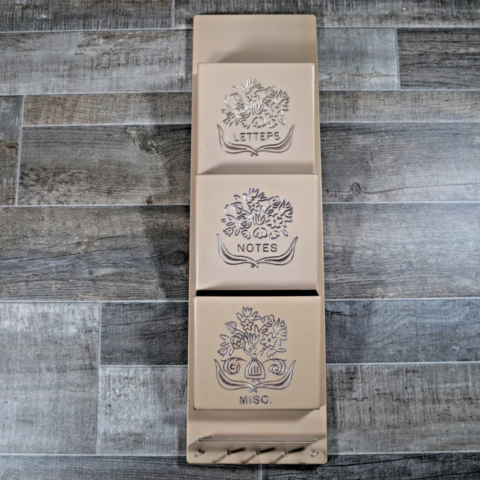 Vintage Fesco Hard Plastic Hanging Letter Mail Notes Holder Keys MCM - Image 1 of 4