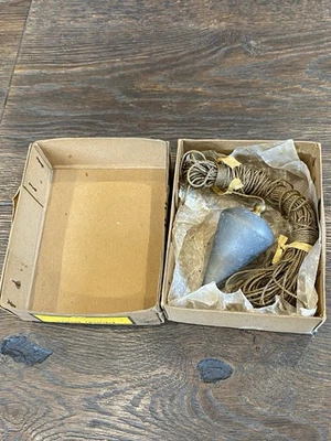 Vintage Plumb Bob with Fine String Never Used. Original Box and Contents - Image 1 of 4