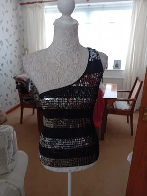 LADIES BEAUTIFUL BLACK & SILVER ONE SHOULDER STYLE  SEQUIN TOP SIZE  SMALL VGC - Image 1 of 4