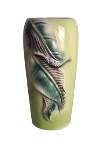 De colección. Jarrón Royal Copley Chartreuse diseño hoja verde 9" de alto - Imagen 1 de 7