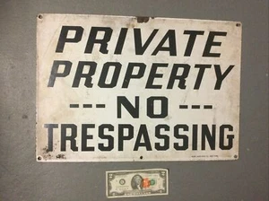 PROPRIETÀ PRIVATA NO TRASGRESSIONE Insegna in porcellana di READY MADE SIGN Co New York - Foto 1 di 9