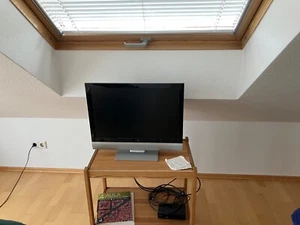 Schwarzer Fernseher inklusive Receiver an Selbstabholer abzugeben. - Bild 1 von 3