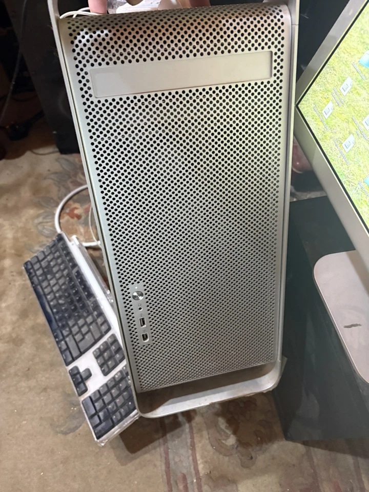 Apple Mac G5 pc & monitor Keyboard &  Mouse - Image 1 of 4
