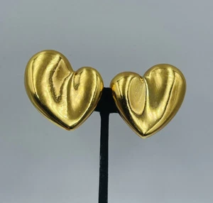 Christian Lacroix Paris Vintage French Gold Plated Over Resin Heart Earrings - Picture 1 of 7