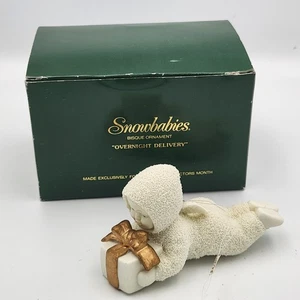 Dept 56 Snowbabies Overnight Delivery October 1995 Exclusive Gold Bow Christmas - Picture 1 of 7