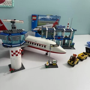 LEGO CITY: Aeroporto (3182) Aereo Rosso 99% Completo 1 Pezzo e 3 Adesivi Mancanti - Foto 1 di 24