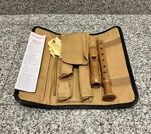 Moeck Rondo Recorder w/ Moeck Case, Cleaning Stick & Small Red Case - Picture 1 of 5
