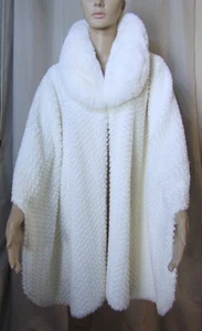 Neu mit Etikett Coco Carmen klassischer Pullover Poncho Cape mit Kunstfellbesatz cremeweiß Einheitsgröße - Bild 1 von 10