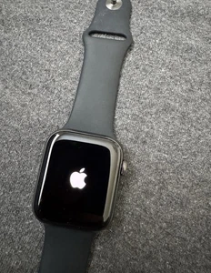 Apple Watch Series 6 44mm Boîtier en Aluminium Gris avec Gris Sidéral SB (GPS/Cellulaire) - Photo 1 sur 5