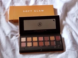 Anastasia Beverly Hills Soft Glam Eye Shadow Palette BNIB - Picture 1 of 6
