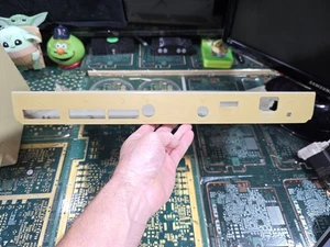 Estuche inferior exacto Atari 1040STF 220V Euro OSCURO ALEATORIO-Intacto-Buen poste de tornillo - Imagen 1 de 23