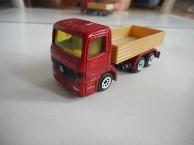 Camion Siku Mercedes en rouge/blanc - Photo 1/2