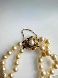European women's perl bracelet with charming gold pendant & tiny emeralds - Picture 1 of 3