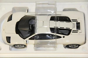 1/12 MINICHAMPS 1994 MCLAREN F1 ROAD CAR , WHITE , WORLD RECORD , NEW - Picture 1 of 11