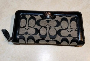 Cartera acordeón Coach Signature cremallera alrededor ribete de cuero negro caqui - Imagen 1 de 12