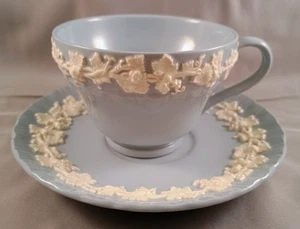 Wedgwood Queensware Creme auf Lavendel (Muschelrand) Tasse und Untertasse - sehr schön! - Bild 1 von 2