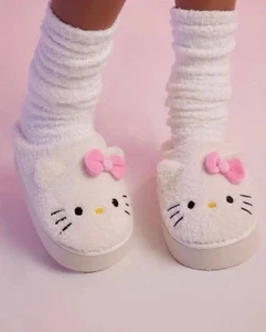 Hello Kitty Plush House Slippers Women Adult Size Medium NWT FOREVER 21 SEALED - Picture 1 of 4