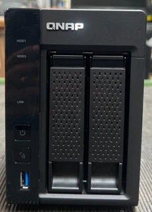 Qnap TS-253A Network Attached Storage Drive w/ 2x Caddys |2 x 2TB power supply - Picture 1 of 7