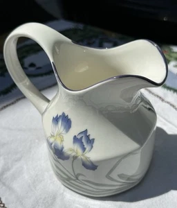 Royal Doulton Minerva Milchkännchen im Ruhestand - Irismuster - Bauernhausstil & schön! - Bild 1 von 6