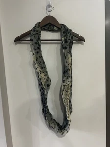 Sheer Infinity Scarf grey & Black Animal Print Lightweight Crinkle Loop Style - Bild 1 von 2