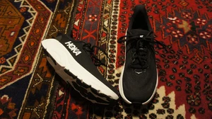 Zapatos para correr Hoka One One para mujer Arahi 8 1168691 BWHT negros talla 11B - Imagen 1 de 10