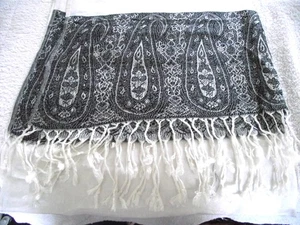 Stunning Pure Cashmere -  Long Scarf - White & Black Patterned 28 x 64" New Tags - Picture 1 of 5