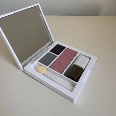 Sombra de ojos Clinique Duo CX gris mate 22 jeans y tacones 14 rubor loto helado nuevo Foto 1 de 4