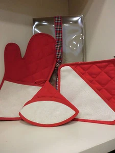 Trio 2 presine + guantone Dmc da ricamare colore rosso - Picture 1 of 1