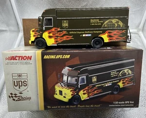 Camión de reparto de llamas Nascar Action 1:32 Dale Jarrett UPS con caja - Imagen 1 de 6