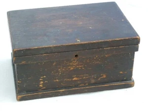 SMALL VINTAGE PINE BOX DARK COLOUR. 235 X 160 X 120mm HINGED LID.EEEEE - Picture 1 of 9