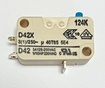 Original CHERRY D42X , leichtgängiger Taster 1 x Um 3A 250V B8 Lötanschluß